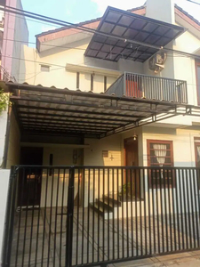 Disewa Rumah Rapih Siap Huni 2 Lantai di Tebet Dalam Jakarta Selatan