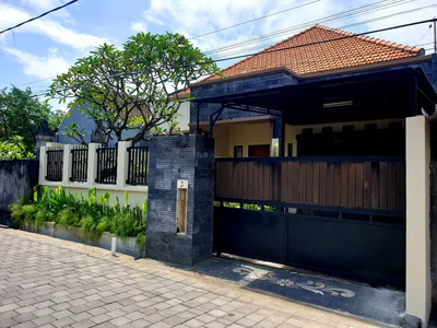 Disewakan rumah semi furnished dekat RS BaliMed Mahendradatta
