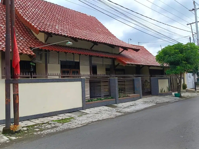 Rumah Dekat Slamet Riyadi Pusat Bisnis Tengah Kota Solo