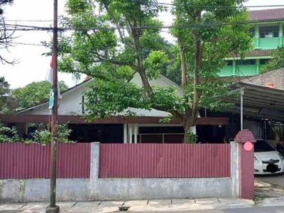 Rumah Dengan Halaman Luas Siap Huni Dekat Tol Dan Mrt Fatmawati Jaksel