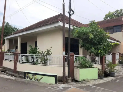 Rumah Keluarga Lokasi Strategis Belakang Kantor Kabupaten Sukoharjo