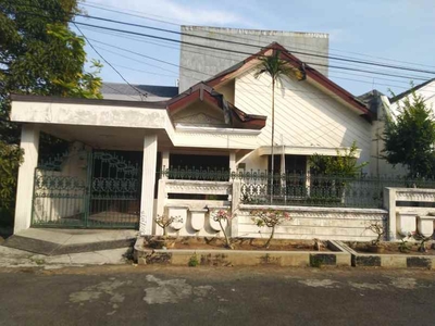 Rumah Kosong Shm Di Komplek Dharmahusada Indah Surabaya