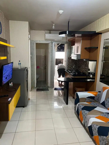 Sewa Apartemen Kelapa Gading Nias Emerald Lantai.7 View Kolam Renang