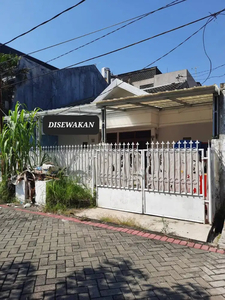 SEWA RUMAH MANYAR JAYA DEKAT BON AMI, KAMPUS, RS, TOKO BUKU, NGINDEN