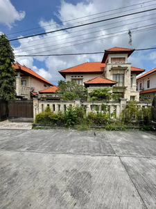 Tanah bonus Rumah Muding Indah Kerobokan Bali