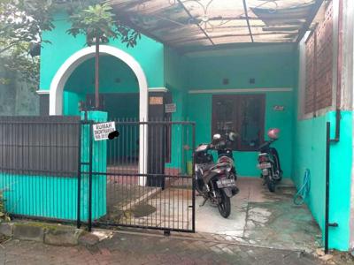 Disewakan rumah dlm perumahan di jalan paris km 7 dkt kampus isi