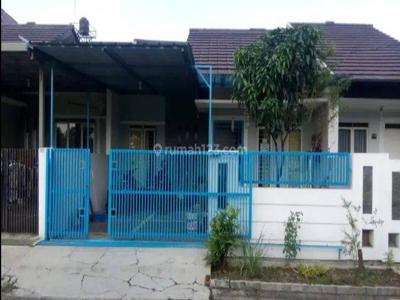 Disewakan rumah minimalis semifurnished yang bagus semi furnished di Taman holis indah 2, depan taman yang asri