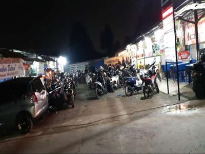 Lapak Kuliner di jalan Ramai Kota Bekasi