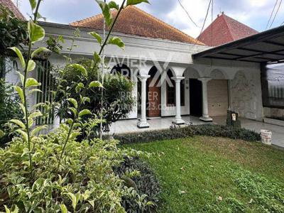 Rumah Aestetik Dan Luas di Jl Bromo, Malang