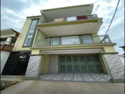 Rumah cantik 3 lantai Jalan Manggarupi Gowa