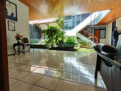 Rumah siap pakai furnished bisa kantor di di Hegarmanah Setiabudi 2 Lantai SHM Timur