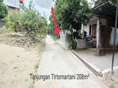 Pekarangan dibarat lampu merah Proliman Bogem Kalasan