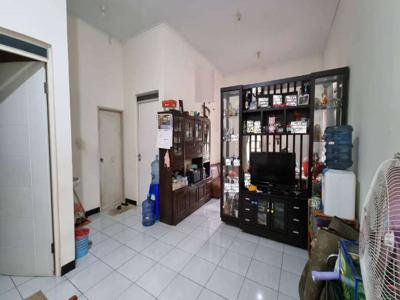 Dijual Rumah Nyaman Posisi Hook Dekat Pasar Segar di Taman Kopo Indah