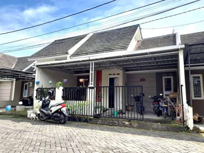 Rumah Modern Lingkungan Perumahan di Jalan Imogiri Timur