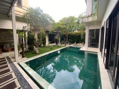 For Rent stunning villa with spacious garden ready to live in at Mertanadi beachside Sanur