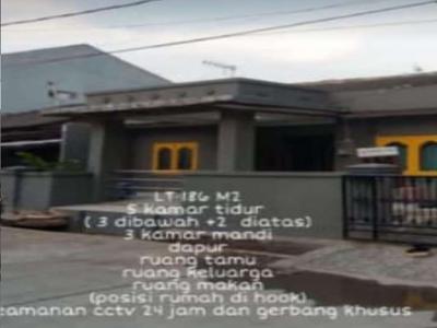 Rumah Besar 2 lantai HOOK di Komplek Jatikramat