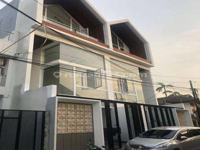Rumah Dengan Design Modern Baru, Duri Kepa, Jakarta Barat