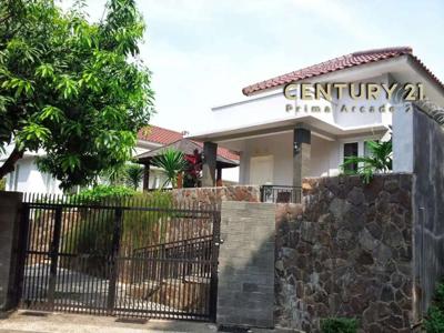 Rumah Mewah Dengan Halaman Luas di Sektor 3 Bintaro sc3507 ms