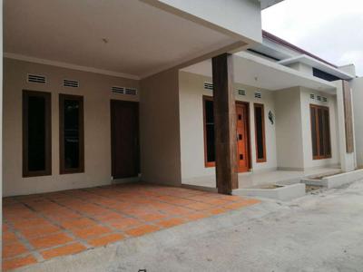 Rumah Siap Huni Dalam Cluster Pemukiman Dekat Alun-Alun Selatan Kota Y