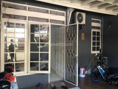 Rumah terawat akses jalan mudah