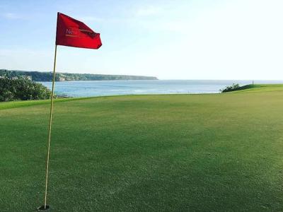 Tanah Pecatu Pemandangan Laut dan Lapangan Golf