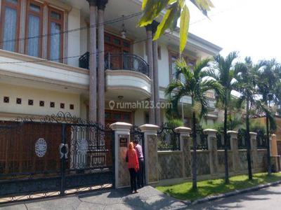 Rumah cantik strategis harga murah di Cempaka Putih Jakarta pusat