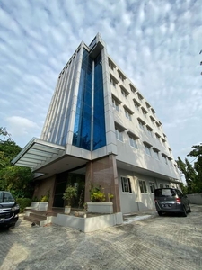 Dijual gedung baru di Cikini Jakarta Pusat.