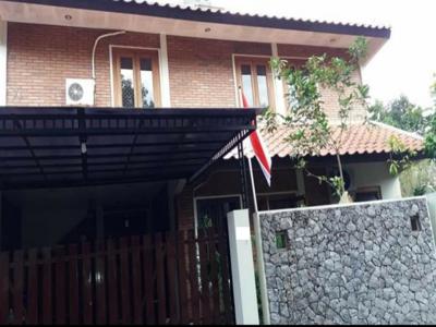 Dijual RUMAH 6 KAMAR LOKASI STRATEGIS DEKAT KAMPUS MIROTA DAN KAM