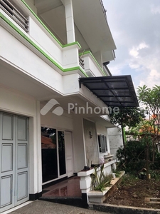 Disewakan Rumah Besar 6 Kamar Turangga di Turangga Rp100 Juta/tahun | Pinhome