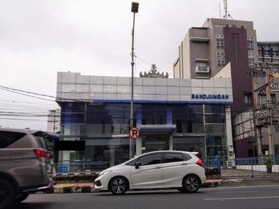 Bangunan Eks Showroom di Pusat Kota Jalan Protokol Radin Intan Bandar Lampung