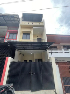 Chandra rumah 3.5 lantai uk 4x16m hadap timur di komplek kavling polri