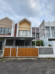 DI JUAL 1 UNIT RUMAH MEWAH HARGA TERJANGKAU DENGAN LINGKUNGAN ASRI