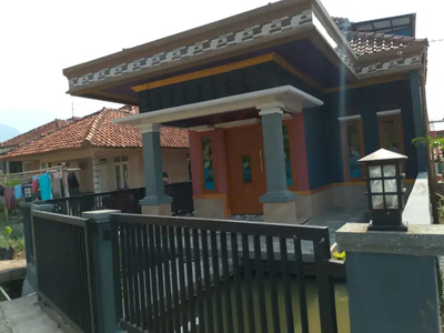 Di jual rumah dengan tanahnya