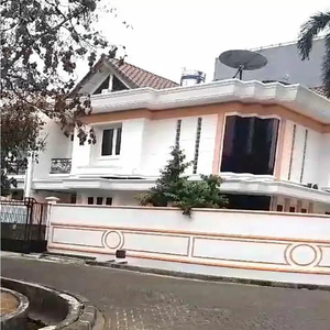 DIJUAL cepat
Rumah Hoek 2 lantai di Puri Kencana, Kembangan, Jkt Brt