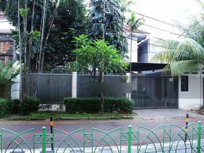 Dijual rumah Jalan Taman Senjaya, lokasi strategis, Kebayoran Baru.