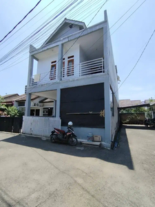Dijual rumah kokoh 2 lantai di Cluster Cisaranten Kulon Arcamanik