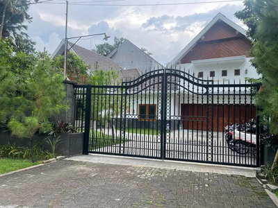 DIJUAL RUMAH MEWAH Jalan Besar Ijen Kota Malang