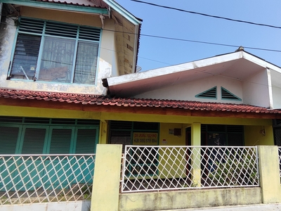 Dijual Rumah 2 Lantai dengan Luas Tanah 200 m2 di Jalan dr Harun