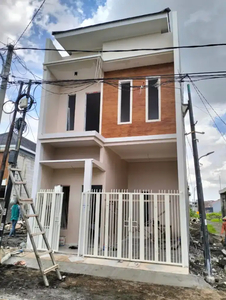 Rumah 2 lantai Medokan ayu Rungkut Surabaya jalan poros 6.5m carpot