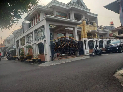 Rumah 2lt cantik dalam komplek Rawamangun Jakarta Timur