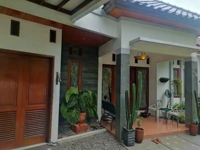 Rumah Asri Terawat 2 Lantai di Antapani, Bandung