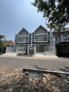 Rumah baru Manyar Surabaya 2 Lantai SHM