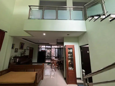 Rumah Cantik Hoek di Turangga Bandung