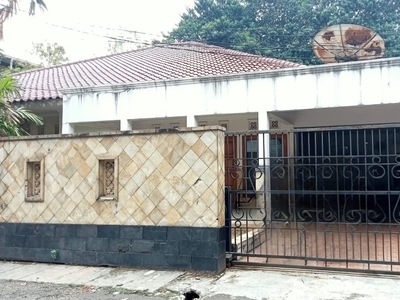 Dijual Rumah Mewah, Tenang dan Nyaman , Kawasan Elite Ampera Kema