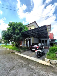 Rumah Hook Mewah dekat Jalan Magelang Km 16