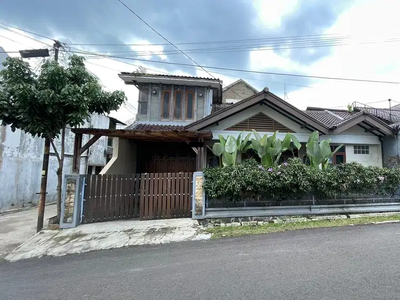 Rumah luas komplek cihanjuang indah