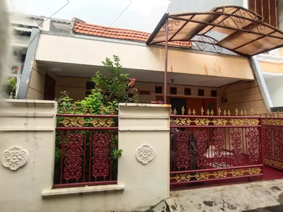 RUMAH MEGAH DI PONDOK KELAPA