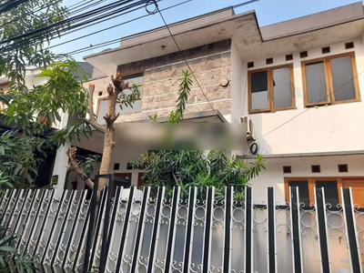 Rumah terawat dalam Komplek di Duren Sawit, Jakarta Timur