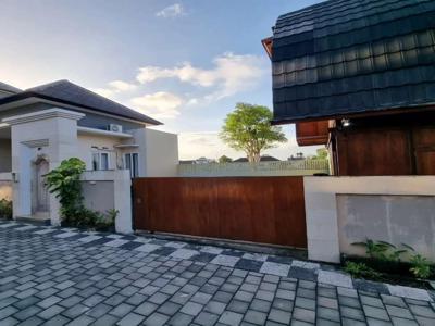 DI JUAL RUMAH STYLE VILLA DI JEPUN PIPIL , DENPASAR