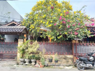 BEST PRICE‼️ Rumah Asri LT 200 Meter di Komplek Bintara Jakasampurna